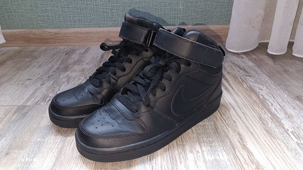 Дамски кецове Nike Air 37.5 Черни много запазени