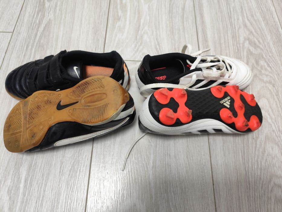Adidasi Nike și Adidas cu crampoane