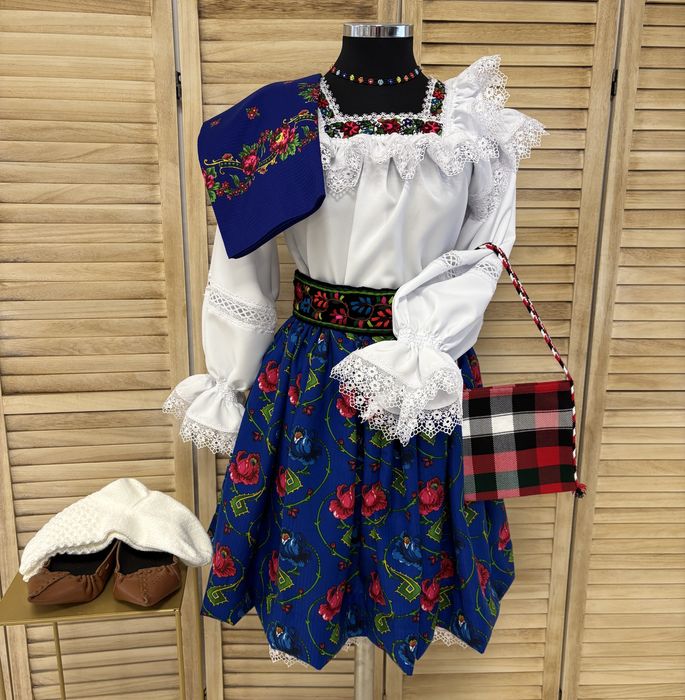 Costum popular complet pentru doamne de Maramures