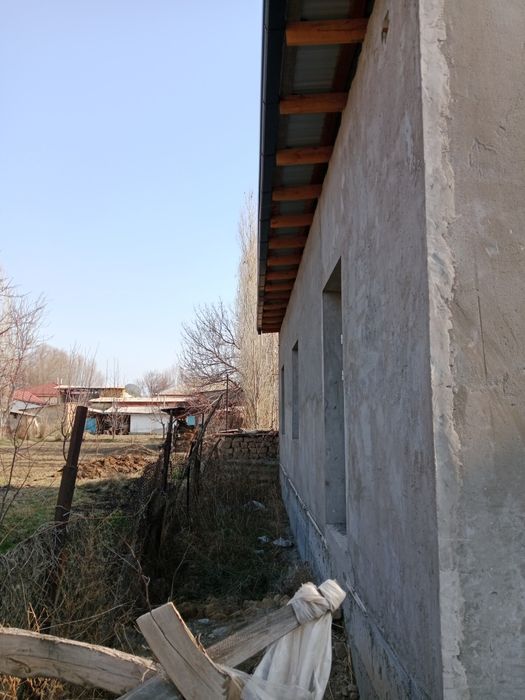 Qibrayda may maxallasida yer korobka uyi bn sotiladi