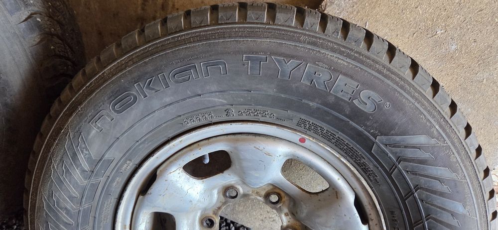 Продам комплект зимних шин