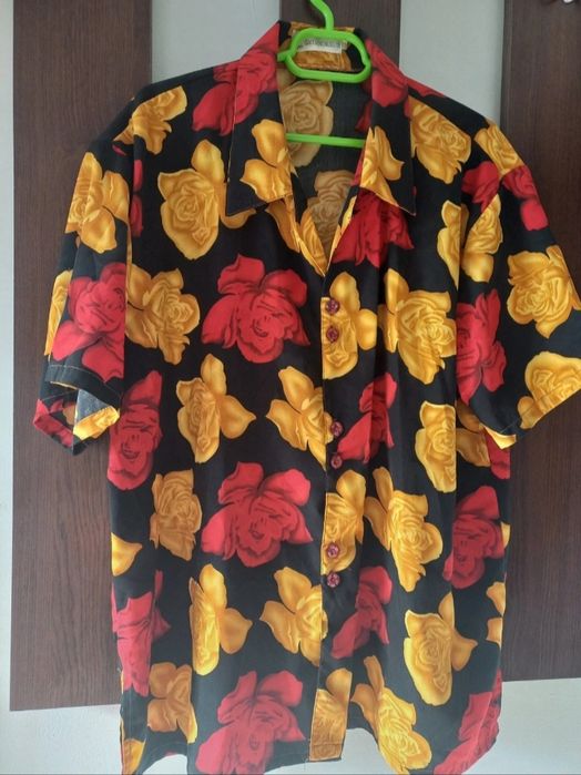 Bluza dama matase maneca scurta marime 46 - 48 respectiv XL ca si noua.