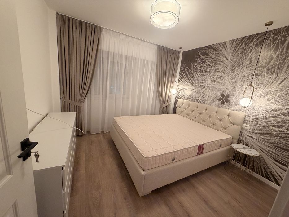 Inchiriez apartament 4 camere zona centrala