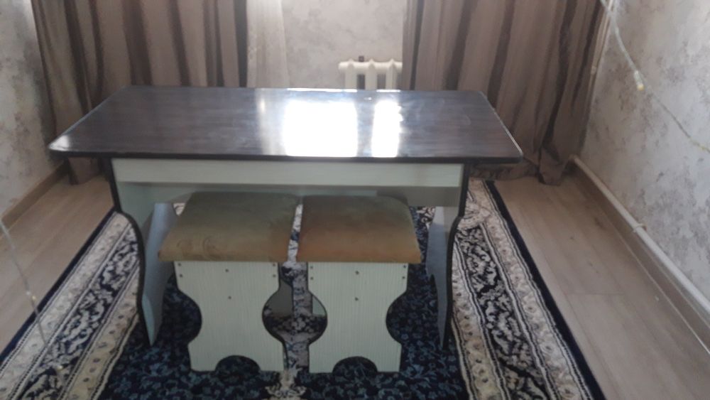 Кухонный стол со 4мя стульями