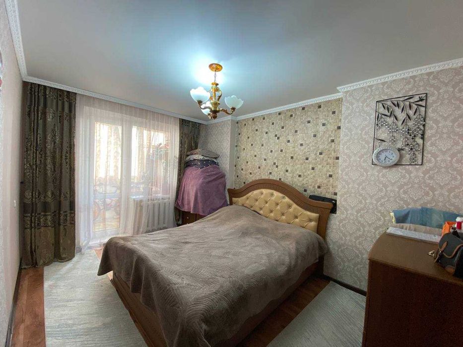 Продам 3-х улучшенной планировки район 8 мкр.
