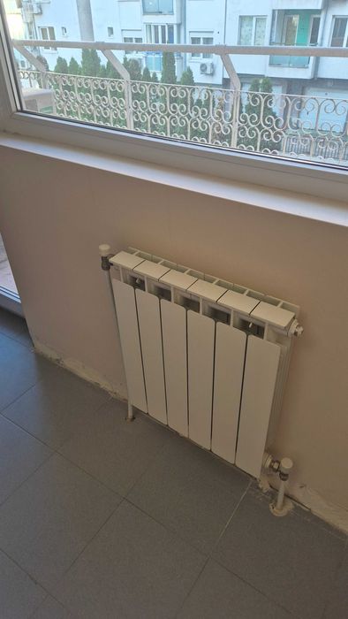 Продавам радиатори за парно и лира за баня