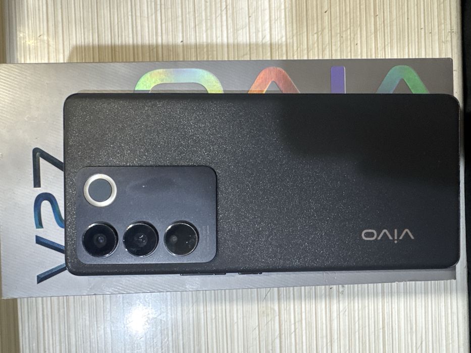 Vivo v27 12+8 256 гБ