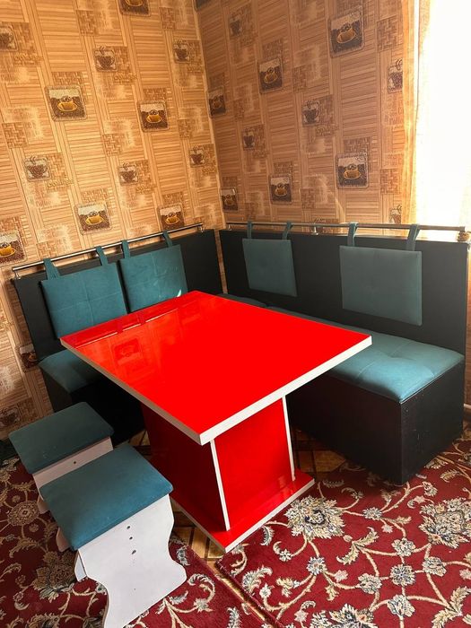 Kuxinniy mebel sotiladi.