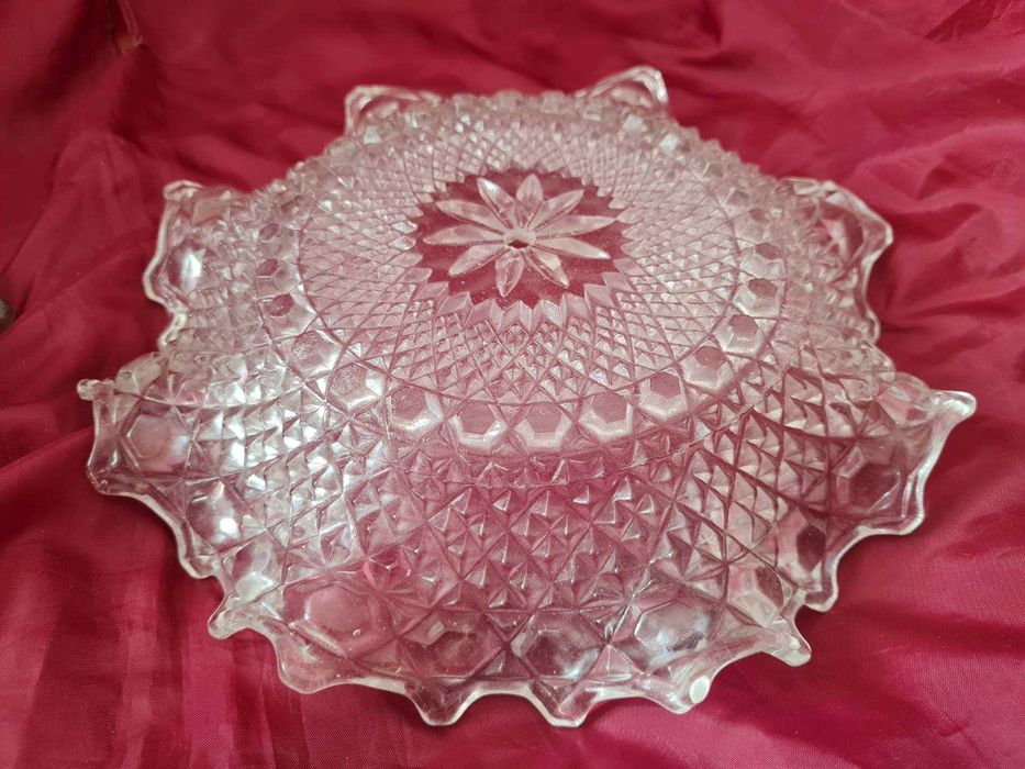 Продавам старинна жардиниера /фруктиера/