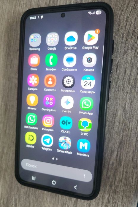 Samsung Galaxy S23 128гб в идеале