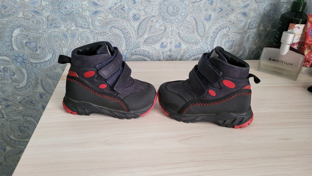 Продам детскую обувь.