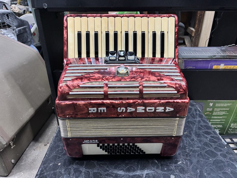 Acordeon Weltmeister cu 48 de basi