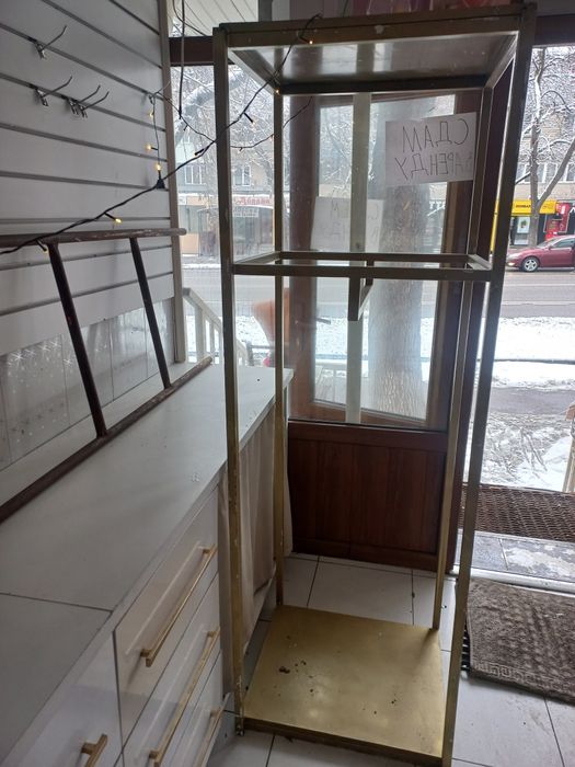 Продам шкаф и витрину