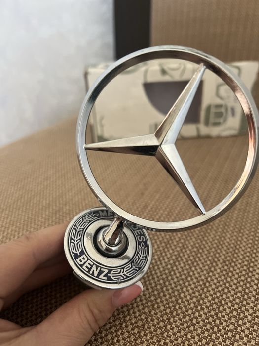 Эмблема Mercedes Benz W210