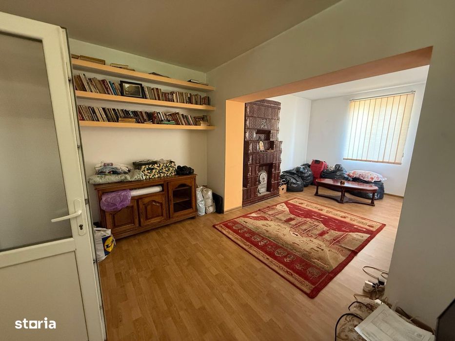 Casă de vânzare cu teren 3750 mp