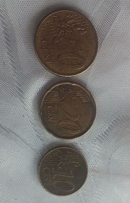 Vînd moneda 100lei an 1993 aștept oferte