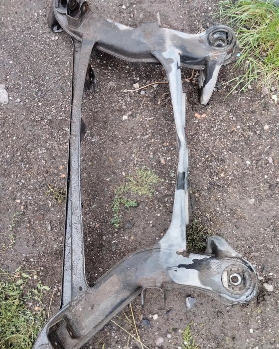 Продам подрамник мерс 190 продам