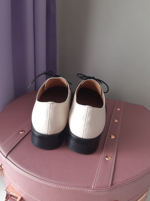 Продам женскую обувь