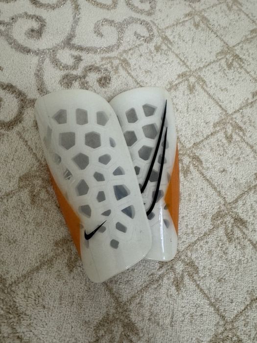 Футбольные щитки