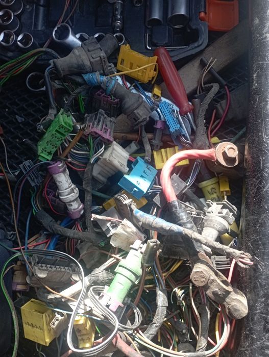 Ауди. 80 б3 б4 блок для предохранителей  и реле