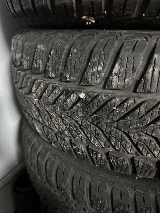 Гуми зимни 215/60/16 6.7мм