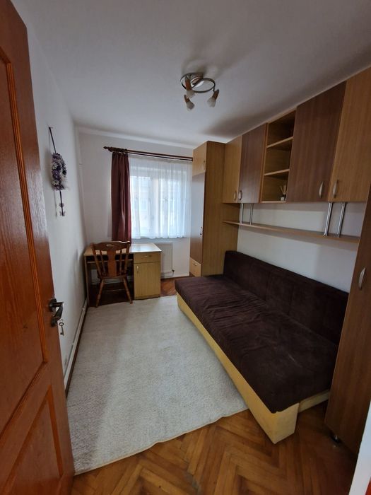 Închiriez apartament 3 camere Valea Aurie