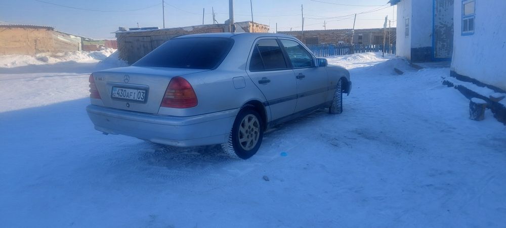 Продам мерс 220.