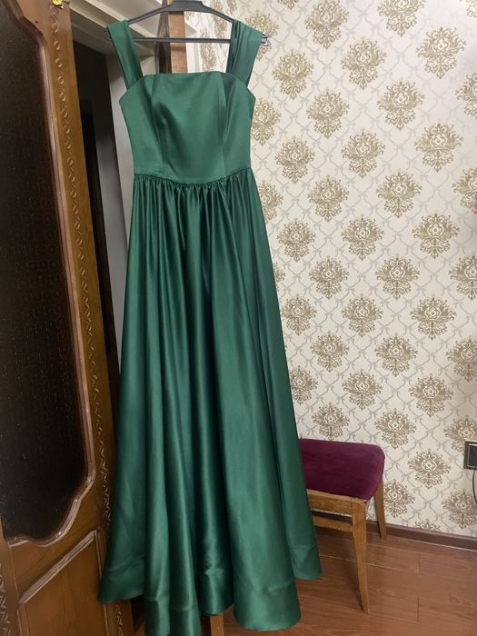 Продам вечерние платья