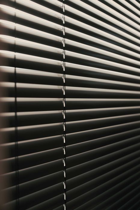 Jaluzele din aluminiu la comanda - manuale sau electrice + montaj inclus