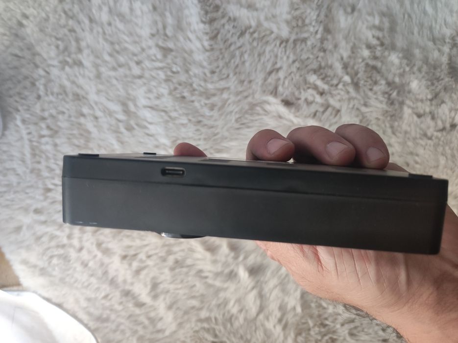 Incarcator acumulatori 1.2v si 3.7v  baterii 18650 AA AAA