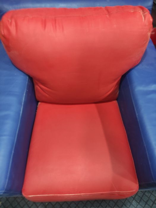 Продам мягкие кресла