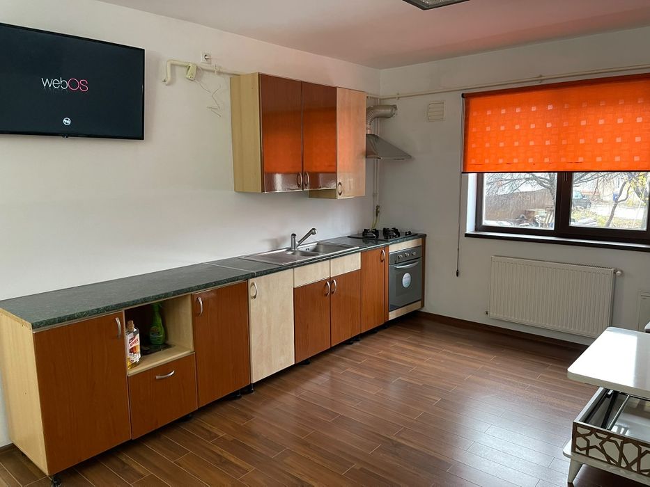 Ramnicu Valcea- Închiriez  apartament ultra central parter