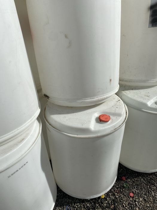 Бак для воды на дачу 1000л