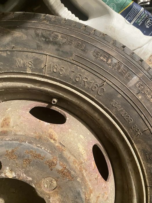 Продам покрышки с диском 185/75/16