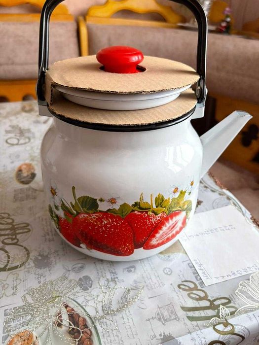 Чайник новый эмалированный