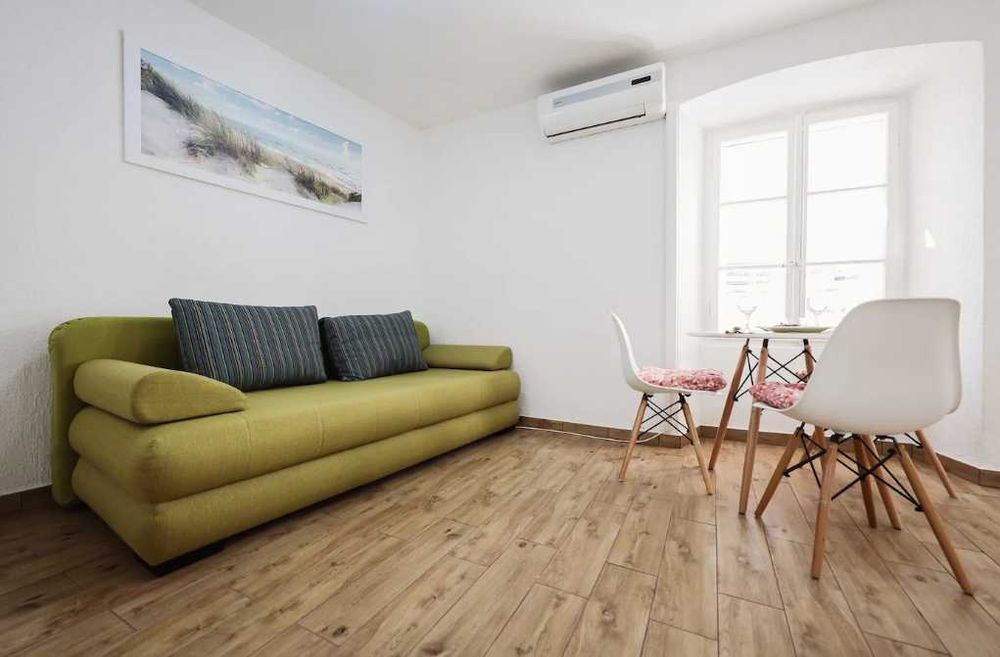 Дава се под наем Двустаен апартамент в Пловдив, Център - 65 кв.м за 298.86 € - Снимка #1