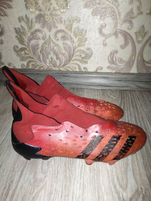 Футбольные бутсы. Adidas predator demonskin