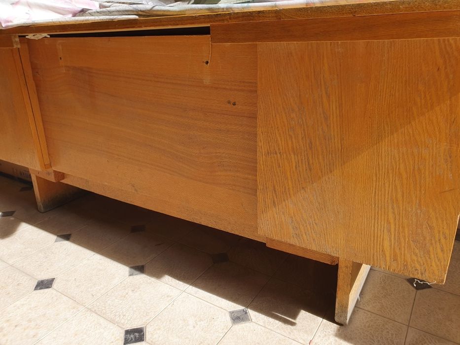 Срочно стол сотилади