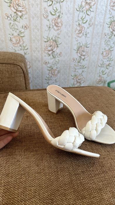 белые туфeльки брали в кари 40-41
