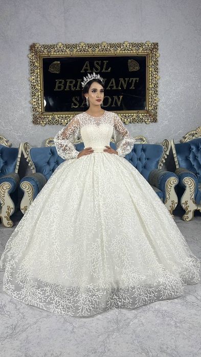 Vitrinada turgan kelin liboslarmiz  sotiladi