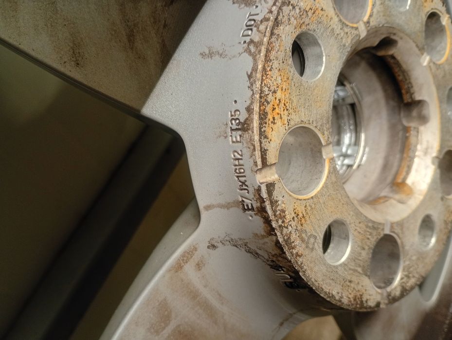 Set jante cu cauciucuri M+S , 16 inch originale Audi A4 B9