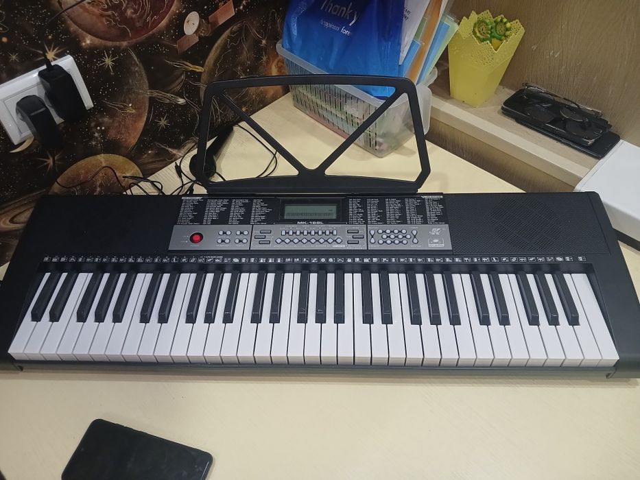 Синтезатор сотилади холати янги .