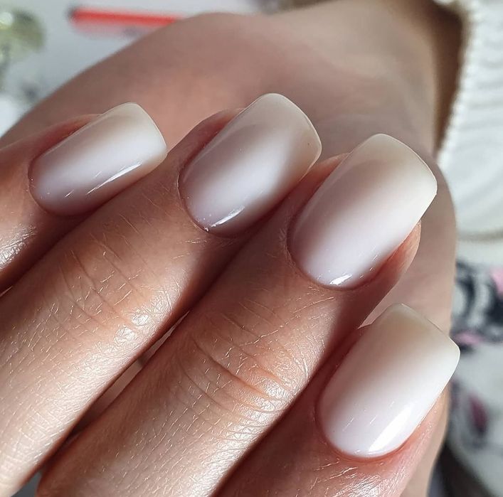 Модель на маникюр