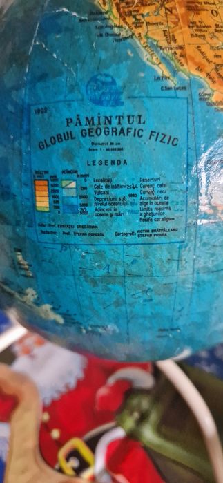 Vînd  glob. Geografic Fizic.40lei