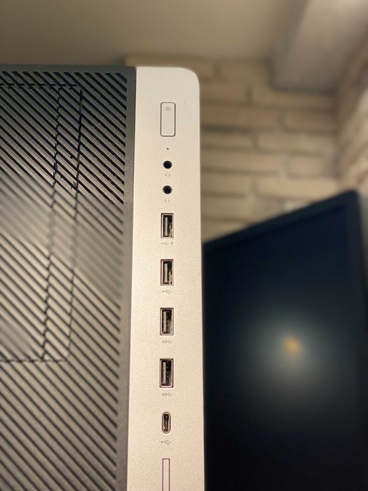 HP EliteDesk 800 G3 Tower: i7-7700 3.60GHz, 16GB DDR4, K2200 4GB