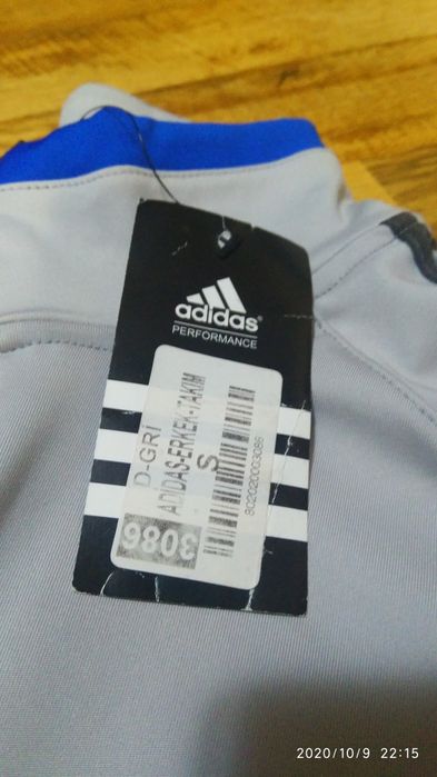 Trening Adidas cu sigla cusuta Nou!