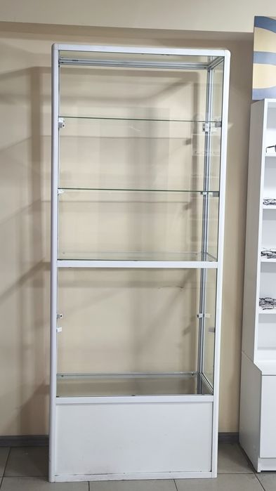 Стеклянная ветрина