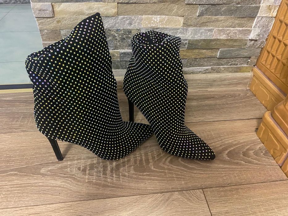 Botine cu toc elegante