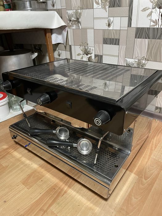 Кофемашина с кофемолкой в комплекте