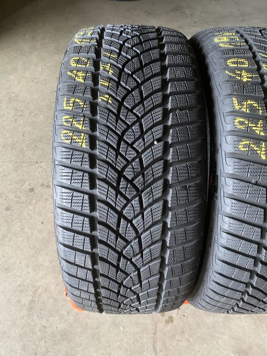Anvelope iarna 225/40/19 Goodyear Ultra Grip Performance 225 40 19 R19